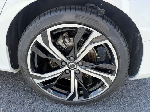 Certified 2025 Volvo S60 B5 Plus AWD/4WD image 33