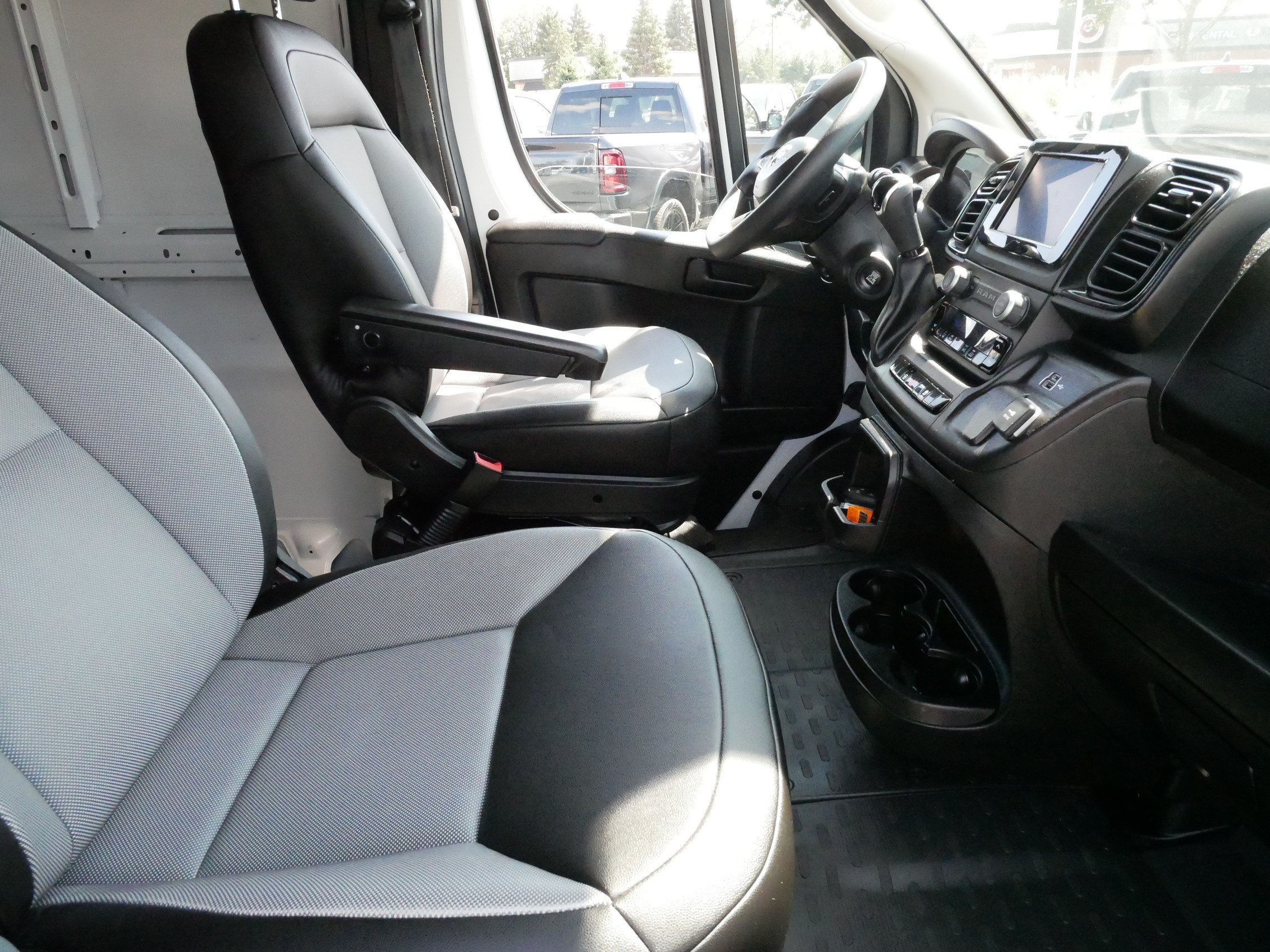 Used 2026 RAM ProMaster 2500 w/ Convenience Group FWD image 11