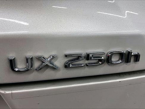 Used 2024 Lexus UX 250h FWD image 10
