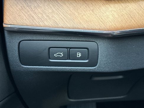 Used 2023 Volvo XC90 T8 Core w/ Protection Package Premier image 32