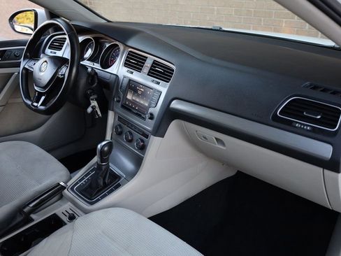 Used 2016 Volkswagen Golf S image 27