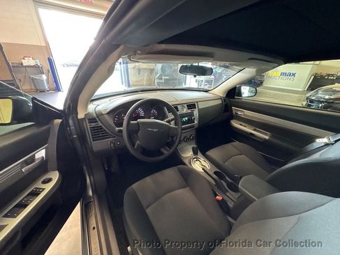 Used 2010 Chrysler Sebring LX w/ Convenience Group FWD image 11