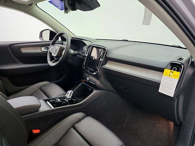 New 2026 Volvo XC40 B5 Plus w/ Protection Package Premier AWD/4WD image 17