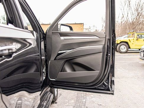 Used 2025 Cadillac Escalade Luxury image 44