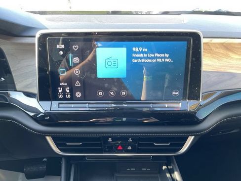 Used 2024 Volkswagen Atlas SE AWD/4WD image 17