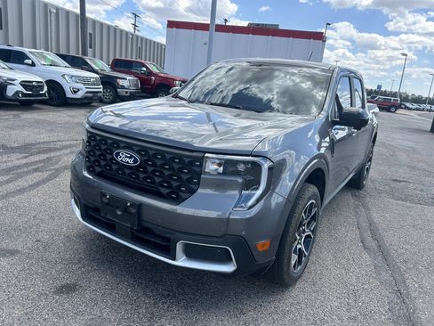 Certified 2025 Ford Maverick Lariat w/ 4K Tow Package AWD/4WD image 18