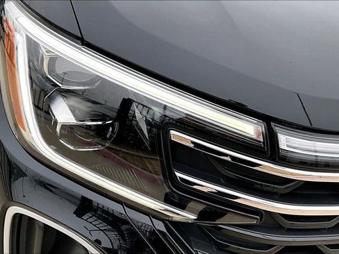 Used 2024 Volkswagen Atlas Peak Edition SE image 37