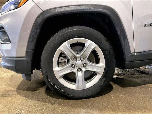 Used 2024 Jeep Compass Latitude AWD/4WD image 9
