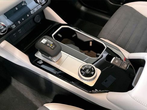 New 2026 Mitsubishi Outlander SE image 8