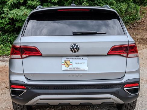 Used 2022 Volkswagen Taos SE FWD image 4