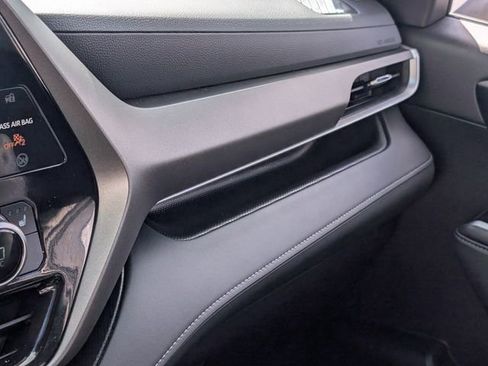 Used 2024 Toyota Highlander XLE image 28