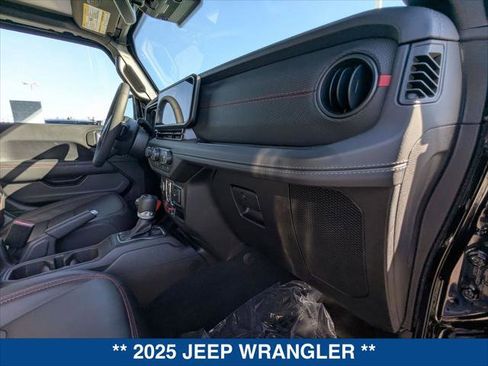 Used 2025 Jeep Wrangler Unlimited Rubicon image 24