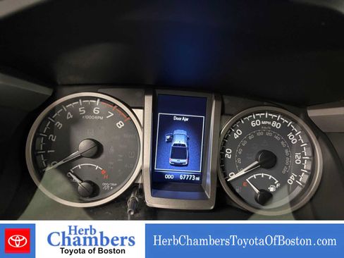 Used 2019 Toyota Tacoma SR5 AWD/4WD image 4