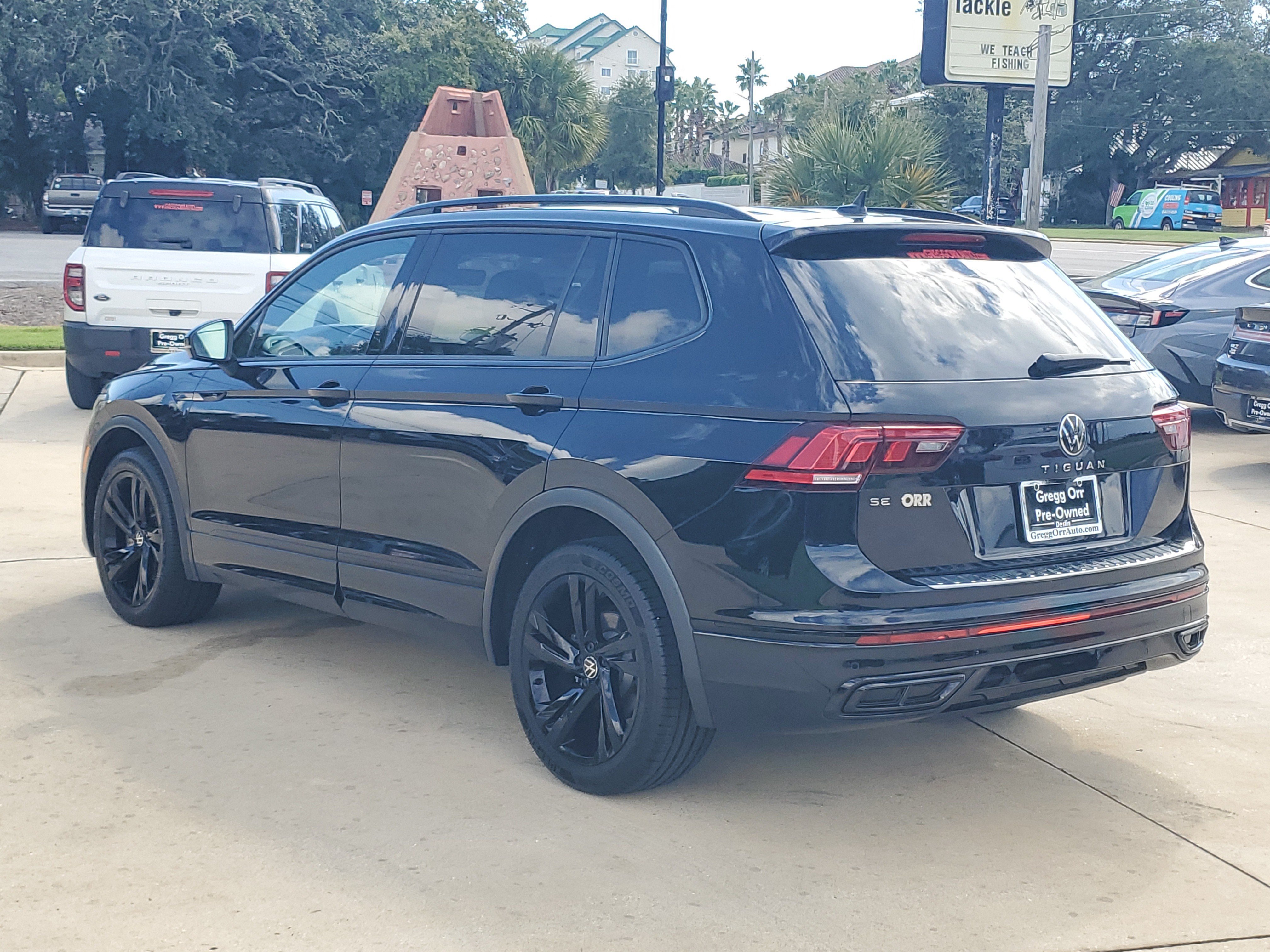 Used 2024 Volkswagen Tiguan SE R-Line FWD image 3