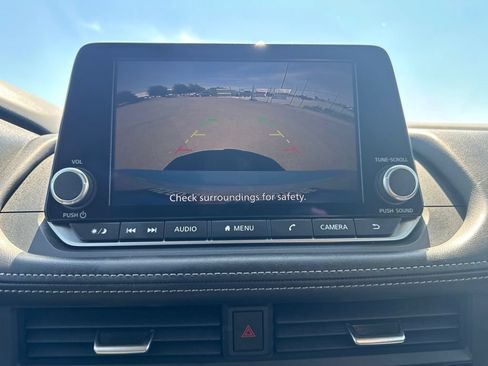 Used 2025 Nissan Rogue SV FWD image 18
