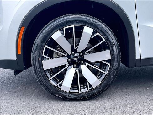 Used 2025 Mitsubishi Outlander SE AWD/4WD image 9