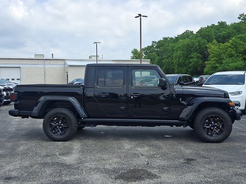 Certified 2022 Jeep Gladiator Sport AWD/4WD image 13