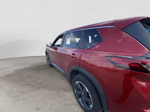 Used 2025 Nissan Rogue SV image 6