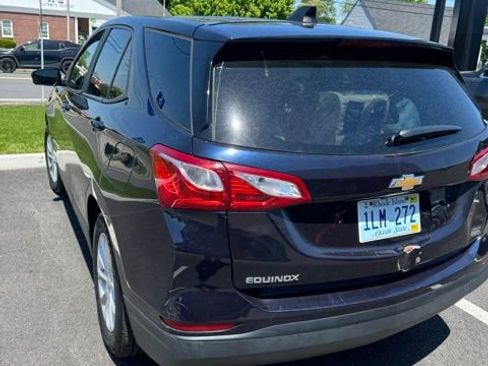 Used 2020 Chevrolet Equinox LS w/ LS Convenience Package AWD/4WD image 4