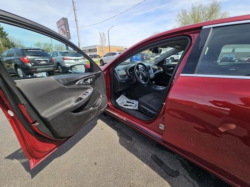 Used 2018 Chevrolet Malibu LT image 19