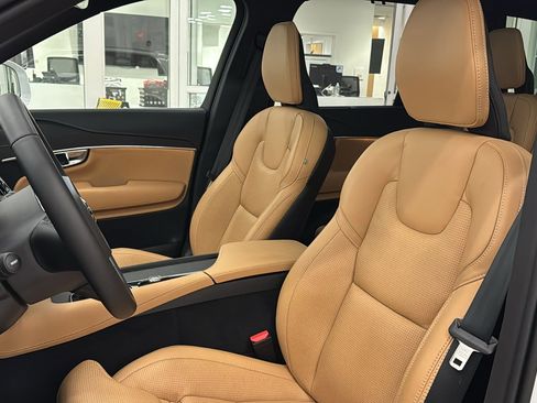 Used 2025 Volvo XC90 T8 Ultra w/ Protection Package Premier image 24