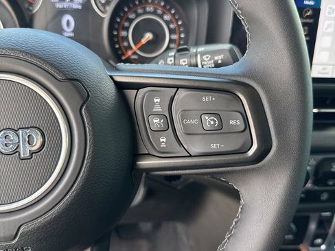 Used 2025 Jeep Wrangler Sport AWD/4WD image 12