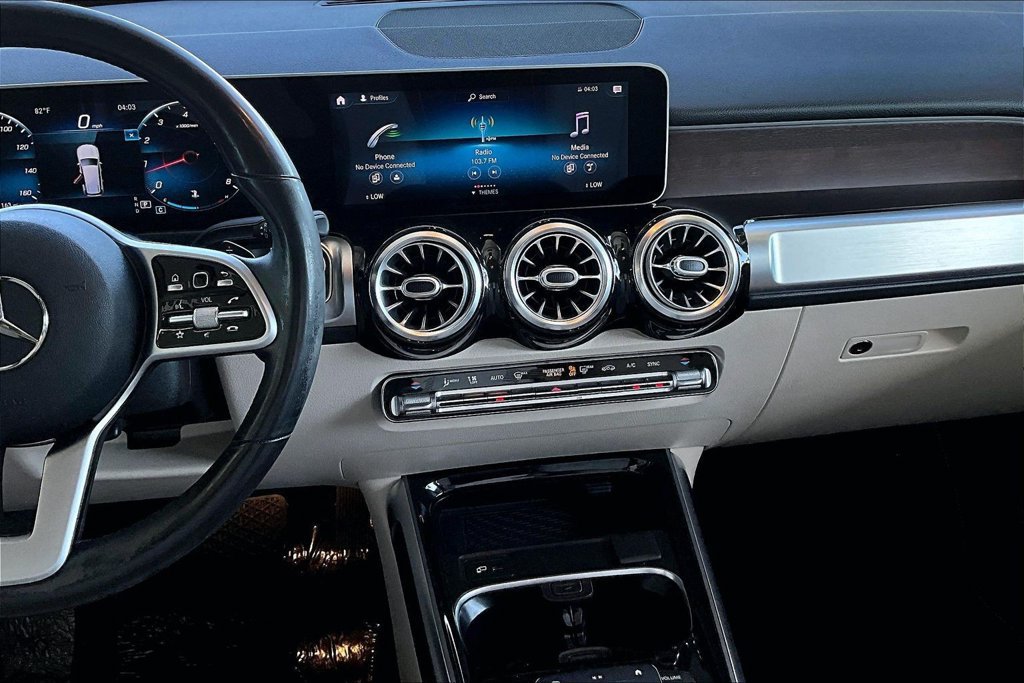 Used 2021 Mercedes-Benz GLB 250 image 3