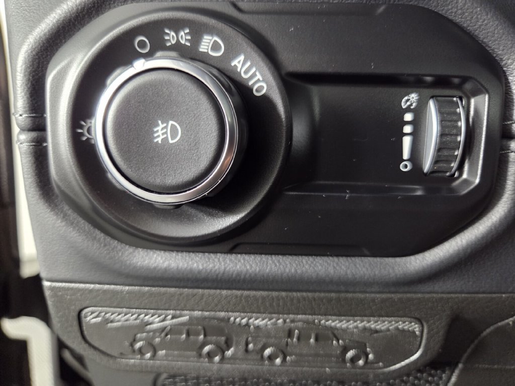 Used 2026 Jeep Wrangler Unlimited Sahara AWD/4WD image 18