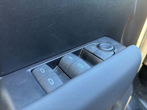 Used 2024 Chevrolet Colorado Z71 w/ Z71 Convenience Package 2 image 11