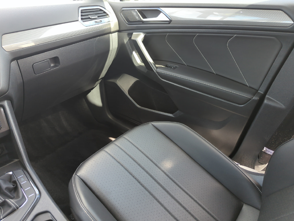 Used 2024 Volkswagen Tiguan SE FWD image 29