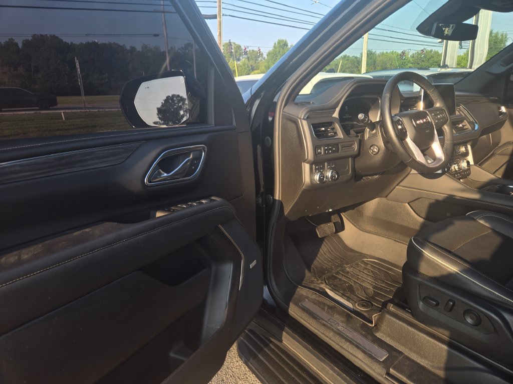 Used 2023 GMC Yukon SLT w/ SLT Premium Package AWD/4WD image 6