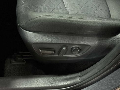 Used 2025 Toyota RAV4 XLE AWD/4WD image 23