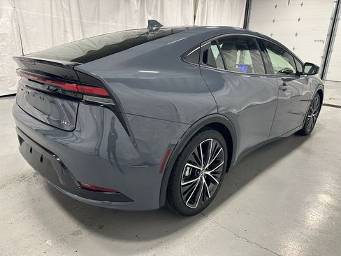 Used 2025 Toyota Prius XLE image 7