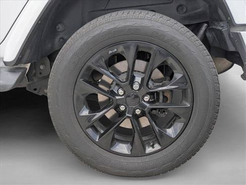 Used 2022 Jeep Wrangler Unlimited Sahara AWD/4WD image 9