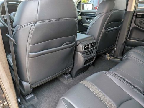 Used 2025 Honda Pilot EX-L image 16