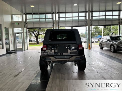 Used 2017 Jeep Wrangler Unlimited Sahara AWD/4WD image 6