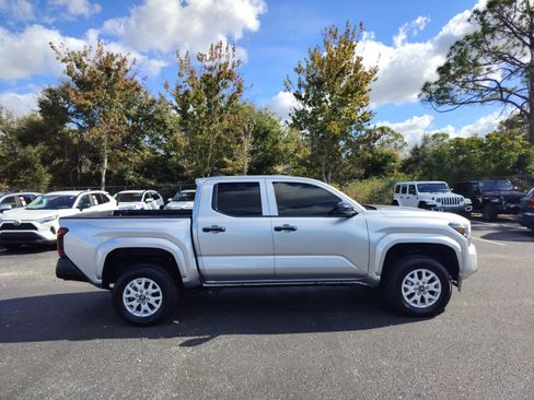 Used 2024 Toyota Tacoma SR image 7