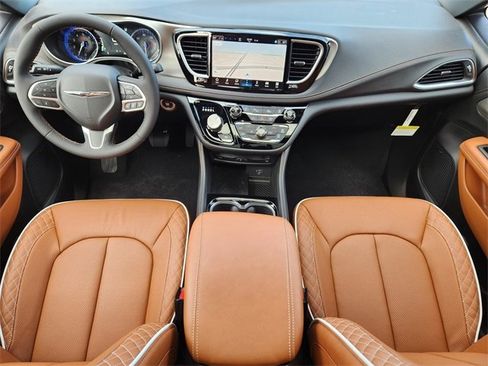 New 2026 Chrysler Pacifica Pinnacle image 21