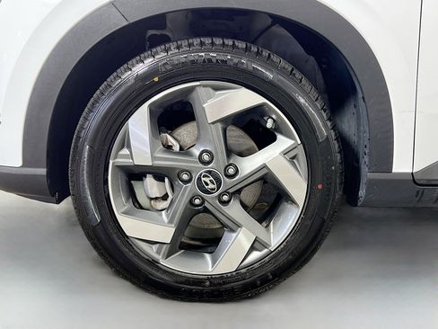 Used 2022 Hyundai Venue SEL image 14