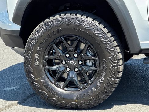 New 2026 Chevrolet Colorado ZR2 w/ Midnight Edition AWD/4WD image 23