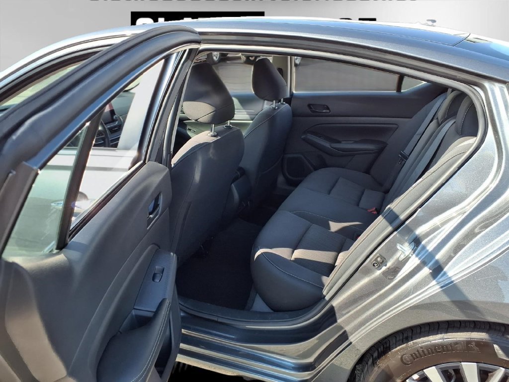 Used 2025 Nissan Altima 2.5 SV FWD image 24