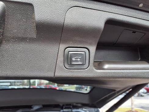 Used 2018 GMC Acadia Denali w/ Technology Package image 31