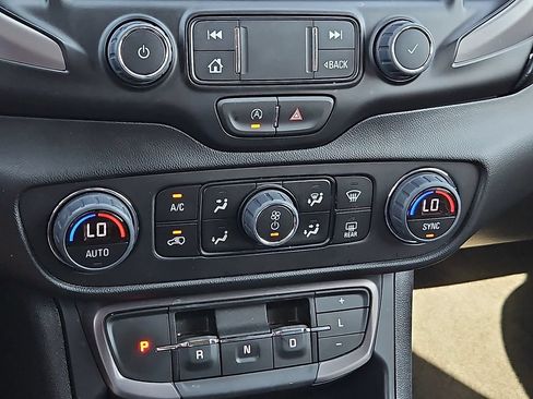 Used 2024 GMC Terrain AT4 w/ Infotainment Package II AWD/4WD image 27
