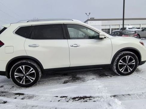 Used 2019 Nissan Rogue SV w/ Sun & Sound Touring Package image 10