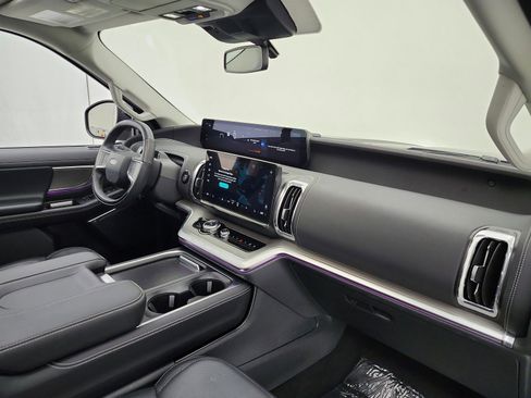 Used 2025 Ford Expedition Max Platinum AWD/4WD image 19