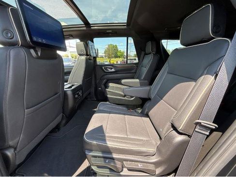 Used 2023 Chevrolet Tahoe Premier AWD/4WD image 18
