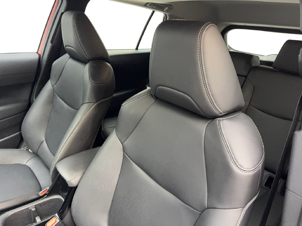 Used 2024 Toyota Corolla Cross XLE w/ Convenience Package AWD/4WD image 29