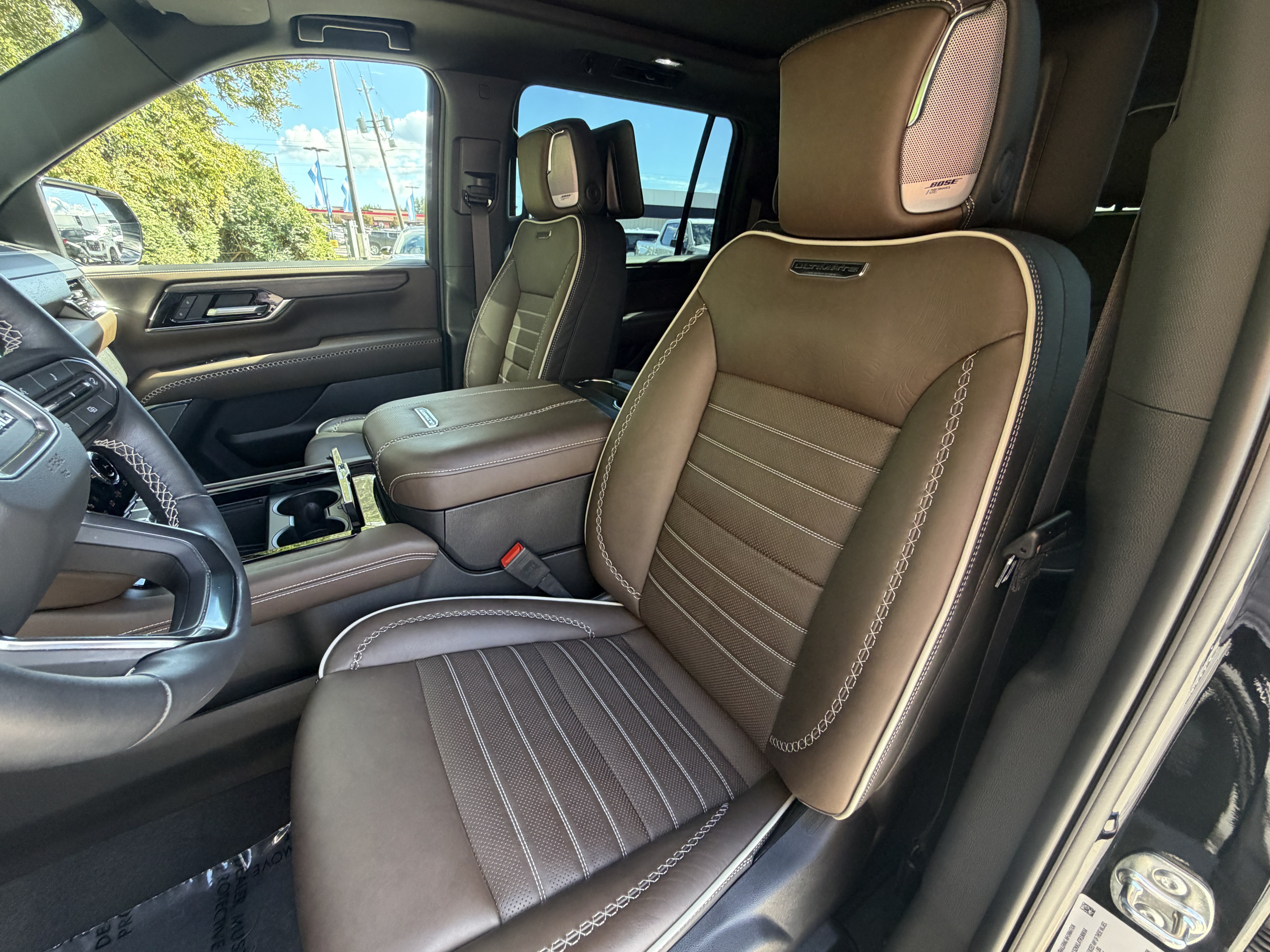 Used 2026 GMC Yukon XL Denali Ultimate w/ LPO, Illumination Package AWD/4WD image 18