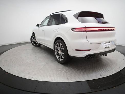 Certified 2025 Porsche Cayenne image 35
