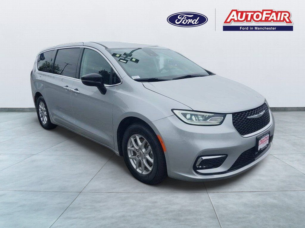 Used 2024 Chrysler Pacifica Touring-L FWD image 1